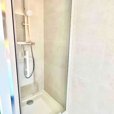 Superbe 6 Couchages - 200m De La - Terrasse - Climatisation Διαμέρισμα